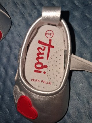 Scarpe neonata Trudi pelle rossa cuore misura 15