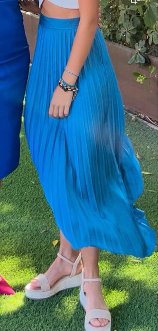 Falda midi plisada satinada azul