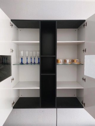 Mueble de salón moderno blanco y negro
