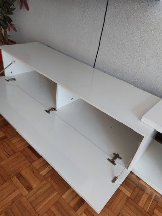 Mueble de salón moderno blanco y negro