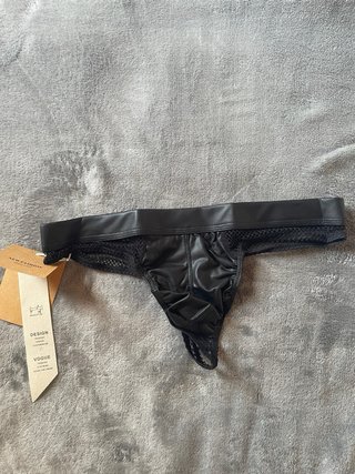 Tanga hombre efecto cuero y malla negro