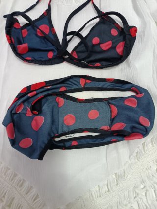 Bikini negro lunares rojos talla 40