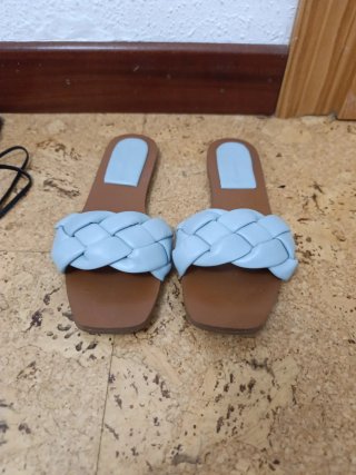 Sandalias planas azules trenzadas