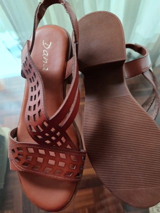 Sandalias marrones de tacón