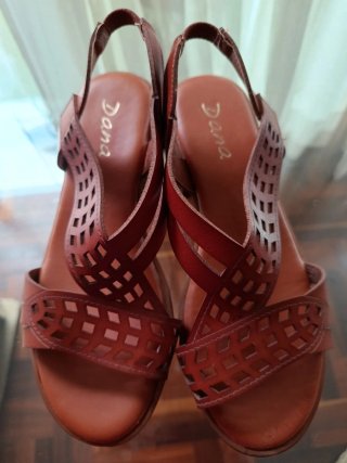 Sandalias marrones de tacón