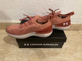 Zapatillas Under Armour sin estrenar. talla 38.5