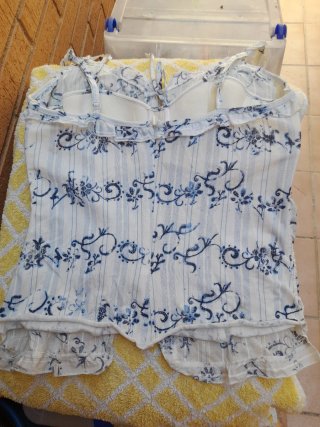 Top Intimissimi floral azul y blanco