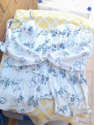Top Intimissimi floral azul y blanco