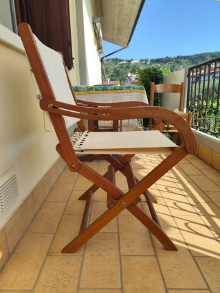 Sedia pieghevole in legno da giardino