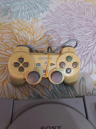 PlayStation 1 Sony Gris + Mando y Memory Card