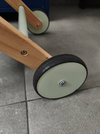 Carro de muñecas de madera
