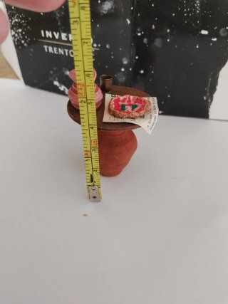 Decorazione presepe tavolo con vaso e pizza