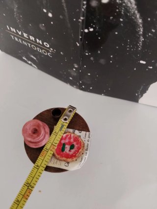 Decorazione presepe tavolo con vaso e pizza