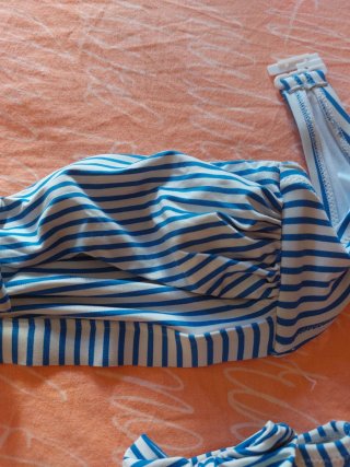 Costume 2 pezzi righe blu e bianche
