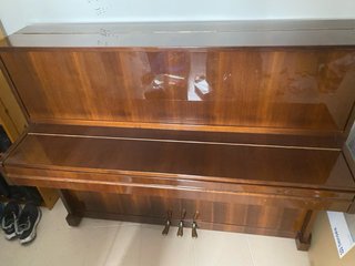 Piano vertical Rösler - Madera nogal brillante