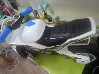 Moto correpasillos policía infantil