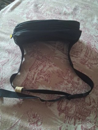 Riñonera Delsey Negra y Beige