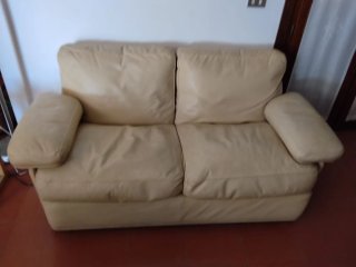 Divano Frau anni 80 in pelle beige