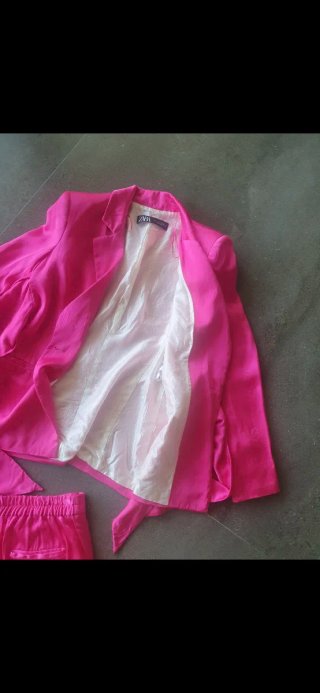 Traje de chaqueta y pantalón rosa Zara