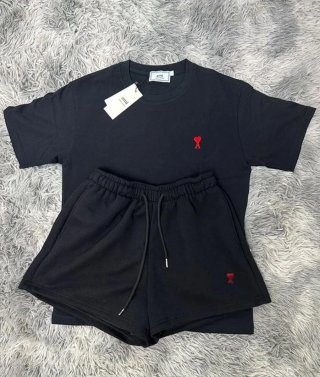 Conjunto Ami Paris Camiseta y Shorts Negro
