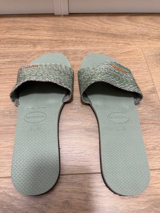 Sandalias Havaianas Verde y Dorado Talla 37-38.
