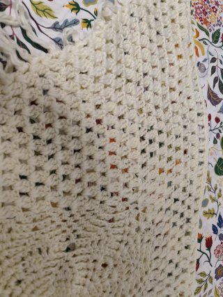 Chal de lana beige con flecos