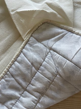 Colcha de Piqué Beige y Blanco roto