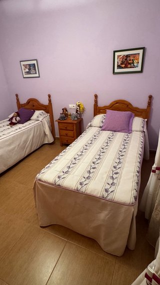 Habitación juvenil pino 2 camas de 90 y mesilla