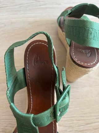 Alpargatas Castañer cuña verde y beige