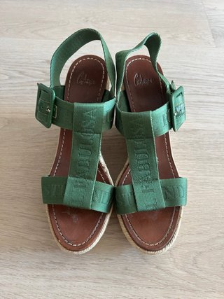 Alpargatas Castañer cuña verde y beige