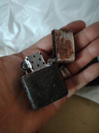 Accendino Zippo con fodera in pelle