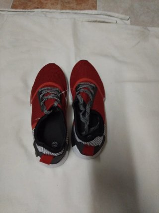 Deportivos rojos talla 41