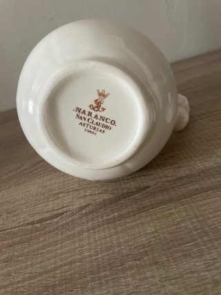 Tetera de porcelana blanca