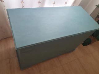 Baúl de madera maciza pintado a tiza