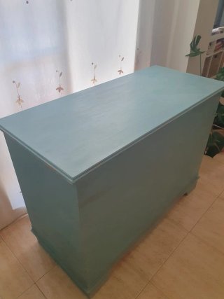 Baúl de madera maciza pintado a tiza
