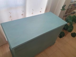 Baúl de madera maciza pintado a tiza