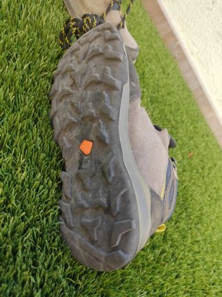 Botas montaña waterproof talla 32