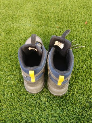 Botas montaña waterproof talla 32