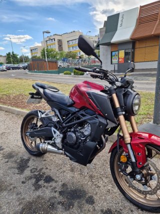 Honda CB125R Negra/Roja Naked