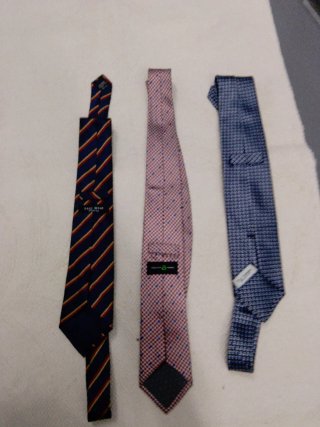 Corbata rayas azul, roja y dorada