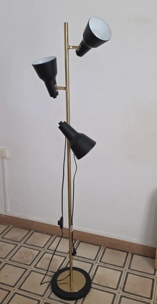 Lámpara de pie dorada 3 focos