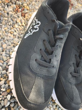 Zapatillas Kappa Negras y Blancas