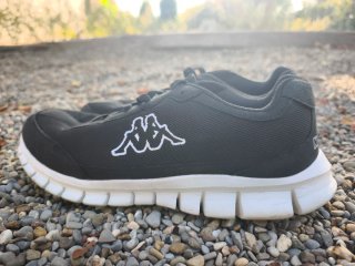 Zapatillas Kappa Negras y Blancas