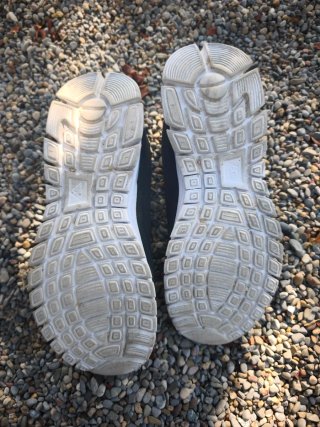 Zapatillas Kappa Negras y Blancas