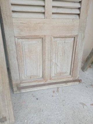 Puertas de madera con lamas