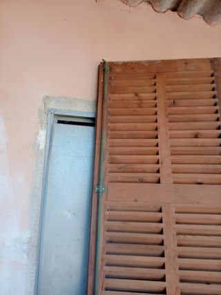 Puertas de madera con lamas