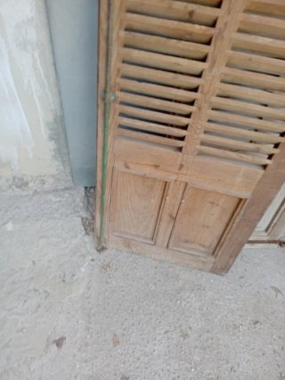 Puertas de madera con lamas