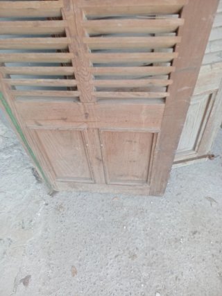 Puertas de madera con lamas