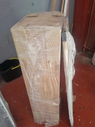 Mueble estantería con puerta