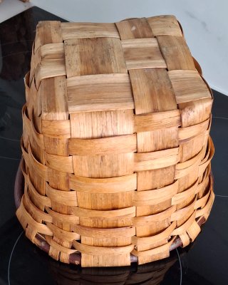 Cestito de castaño tejido